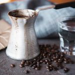 Twoja kawa będzie smakować sto razy lepiej: wystarczy dodać do niej szczyptę tego produktu Twoja kawa będzie smakować sto razy lepiej: wystarczy dodać do